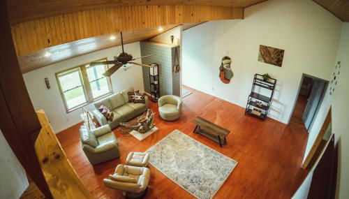 Resting Point - Hot Tub, Firepit, Spacious 4-BR Home - Foto 5