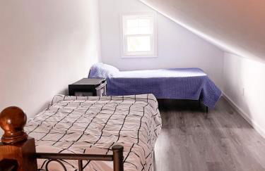 Cheerful & Modern Home w/ a Walkout Deck Area - Foto 24