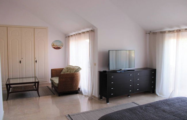 Magnificent Duplex Penthouse in Puerto Banus - Photo 3