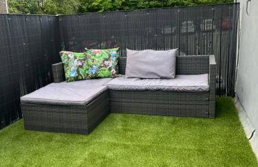 CWTCH COTTAGE Llantrisant 2 bed home - sleeps 4 - Foto 32