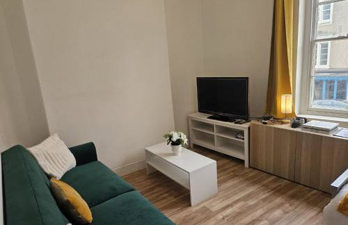 Central Modern Apartment -Sleeps 6 - Parking - Foto 2