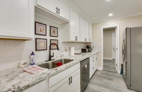 Dine, Shop and Play Kenner Home with Patio and Yard! - Foto 13