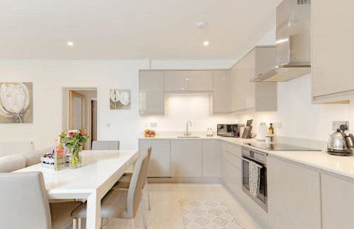 Elegant Epsom Family - Photo 4