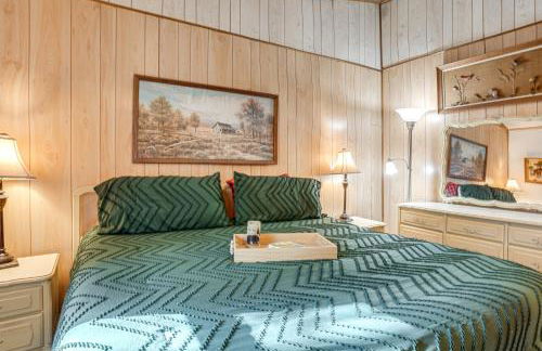 7 Mi to Main Street Cabin with Deck in Stanley! - Photo 13