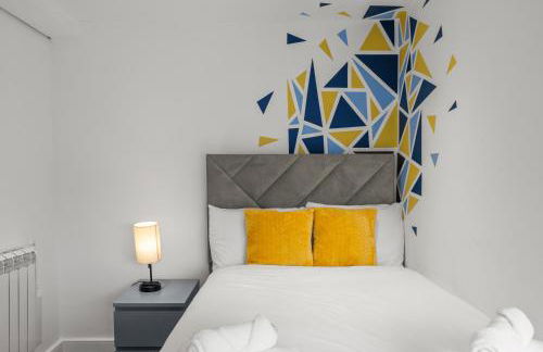 6 BR 4 Bath Central Worcester Sleeps 12 - Foto 45