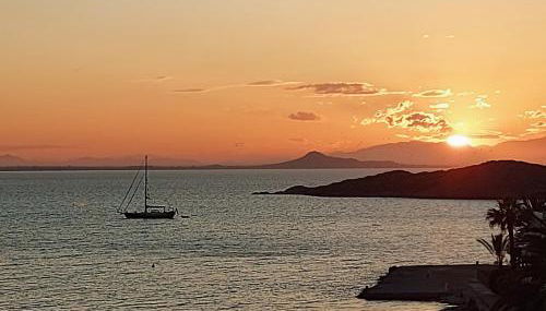 NIDO DEL AMOR deluxe 1a linéa Terraza Indoorpool Wifi Aire Netflix 10 metros a Cala del Pino - Foto 2