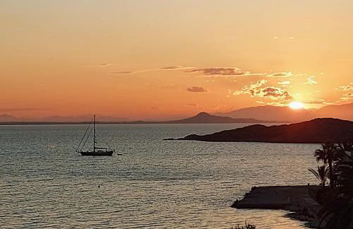 NIDO DEL AMOR deluxe 1a linéa Terraza Indoorpool Wifi Aire Netflix 10 metros a Cala del Pino - Foto 2