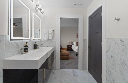 Brand New 4BR Near Downtown and Lucas Oil Stadium - Photo 12