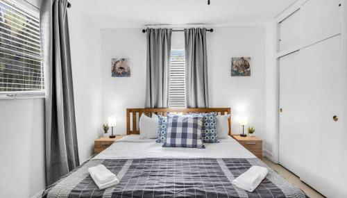 Spacious 5 Bedroom Heated Pool and Hot Tub, 12 minutes to the Beach - Foto 3