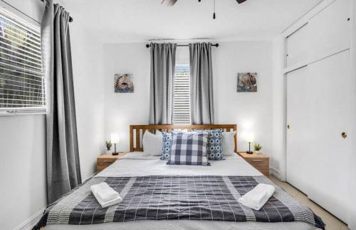 Spacious 5 Bedroom Heated Pool and Hot Tub, 12 minutes to the Beach - Foto 3