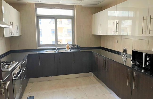 Elite LUX Holiday Homes - Spacious 2BR With Direct Metro Access in Al Furjan Dubai - Photo 9