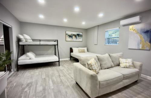 Luxury 4BR Getaway with Heated Pool & Cozy Vibes! - Foto 22