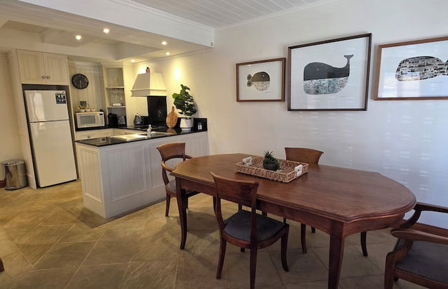 Sandstone Suites - Photo 9