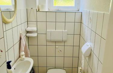 Ferienhaus Oesterle - Idyllisches Schwarzwaldhaus am Bach mit Terrasse & Balkon - Foto 9