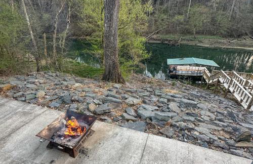 Riverfront Retreat with Fire Pit and Deck - Foto 36