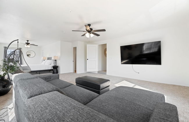 Spacious Lakefront View With Hot Tub and Pool NH - Photo 55