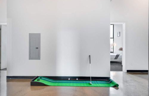 West Loop - City Views With In & Out Parking 1 - Photo 9