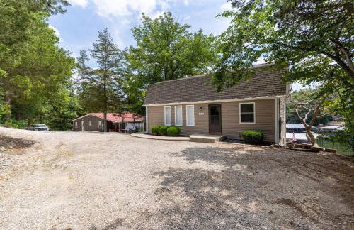 Charming Waterfront Cabin - Sleeps 10 - Photo 37