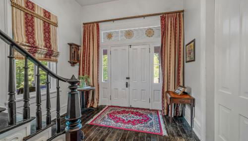 The Manor - Historic Mansion, Wifi, Covered Porch, Screen Porch, King Bed, Walk to Spas, Shops & Restaurants - Foto 5