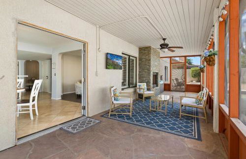 French Country Charm with Pool and Mountain Views - Foto 8