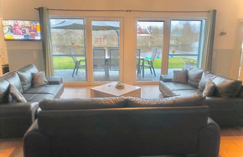 Ferienhaus Deluxe, direkt am See, mit hauseigener Panorama Außensauna, zwei Badezimmern, Tretboot, Kamin, in direkter nähe zum Kinderspieleparadies sowie Reit- und Ponyhof, 1 bis 8 Personen - Photo 16