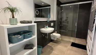 Ferienwohnung Weingut Gerharz-Hochthurn - Foto 2, towels, Shower