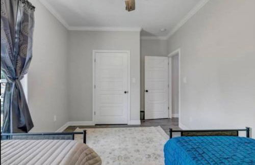 Reduced! Newly Renovated Luxe West Beaumont w Priv - Foto 11