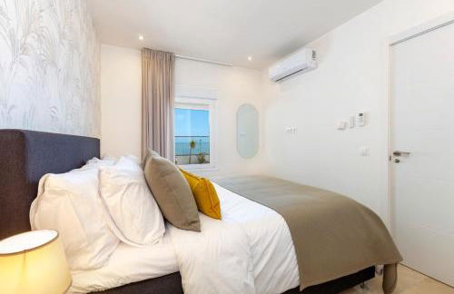 First Row Beach Villa - Photo 53