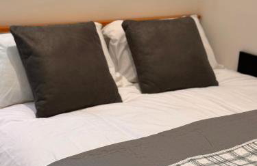 Modern House Apartment Stratford E15 London - Sleeps 2 - 9, Fast Links to Central London, Near O2, Greenwich & Olympic Park, Child-Friendly Garden, Free Parking, Free WiFi - Foto 5