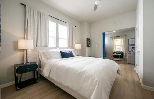 Modern 3BR Haven Near City Hotspots - Foto 17