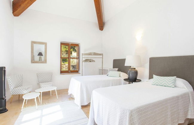 Stunning Farmhouse With Private Pool - Photo 5