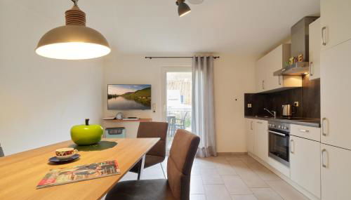 Ferienwohnungen Weingut und Vinothek Regnery - Foto 2, stove, dishwasher