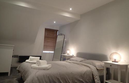 Modern Town Apartment with Terrace - Foto 9