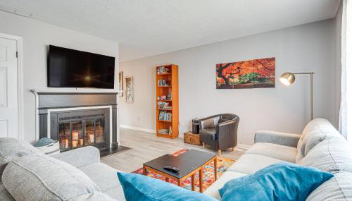 Walk to Main St & Ecusta Trail! Dog-Friendly Gem - Photo 1