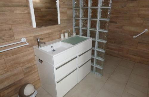 Le Petit Clos Des Camélias, gîte PMR proche de la plage - Foto 25