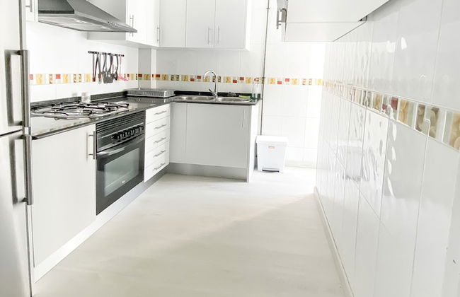 Elegant 4 beds train station upto 6 Pax - Foto 21