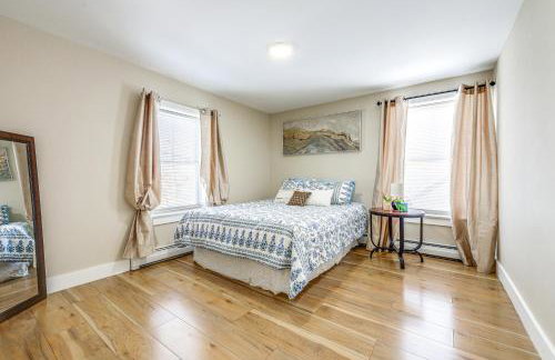 half Mi to Dtwn and Harbor Park Home with Large Yard! - Foto 16