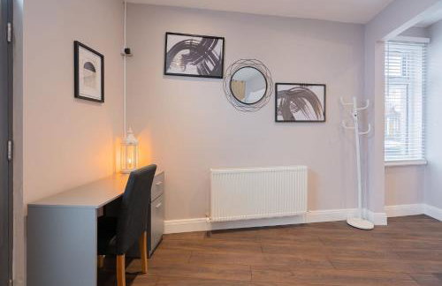 Spacious 3BR Home by D3 Short Stay, Sleep 9, Free WIFI & Parking - Foto 28