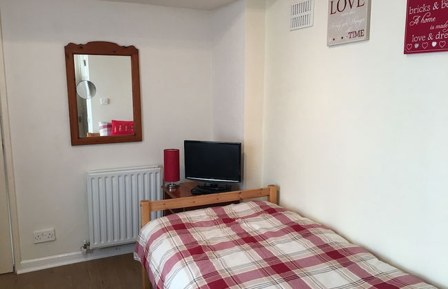 Homely 2- bed Apartment -ground Floor-sleeps 4 - Foto 6