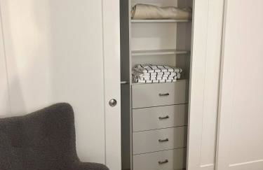 Luxury 2 Bed 2 Bath Waterfront Condo with Patio Sunsets Gym and Parking - Foto 49