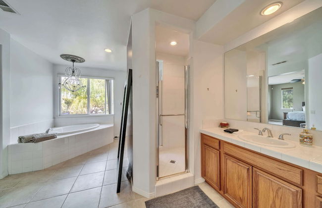 Spacious Golf Course Retreat - w/ Modern Kitchen - Foto 24