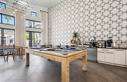 Boulevard Stays Chic 1BR Near Stadium Pool Access Gym & Free Parking - Photo 6