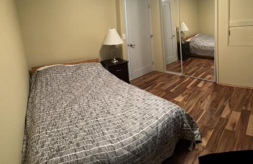 Forget Me Not Home by Airport Upstairs with Deck - Foto 14