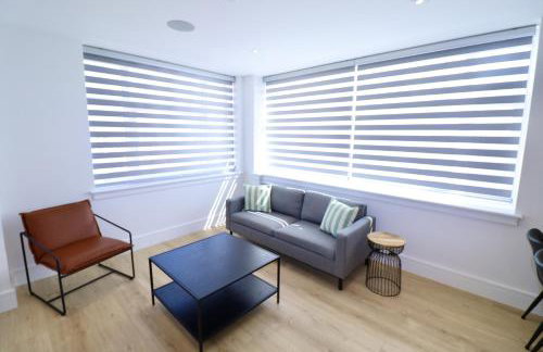 Chertsey Modern 2-Bed Flat with Ensuite, Parking & Ultra-Fast WiFi - Foto 5