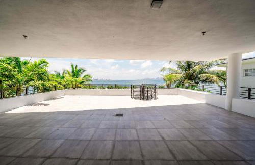 Bayview Villa by Rove Travel - Waterfront with Patio - Foto 47