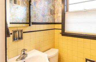 Family Retreat with Hot Tub, Game Room & Prime Location - Foto 38