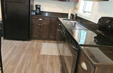 Adorable 1 bedroom with off-street parking - Foto 10