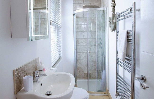 Austen's Luxury Apartments - Photo 32