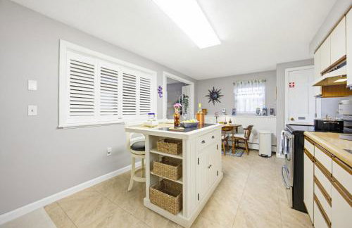 Ocean Breeze-8min Walk to Beach - Foto 9