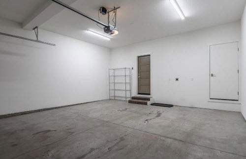 Newly Built Updated 3 Bed 2 and a half bath Creekhouse at Snowcrk Resort 1463 Amazing Mountain Views - Photo 26